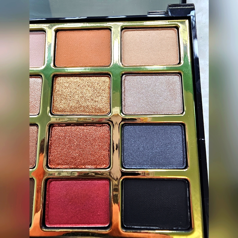 💥DISCONTINUED💥🎉 Milani Bold Obsessions Eyeshadow Palette! - Picture 6 of 6